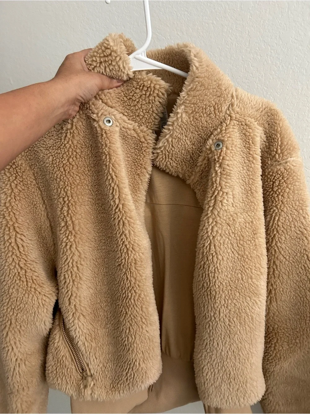Alo Yoga Foxy Sherpa Jacket in Camel small